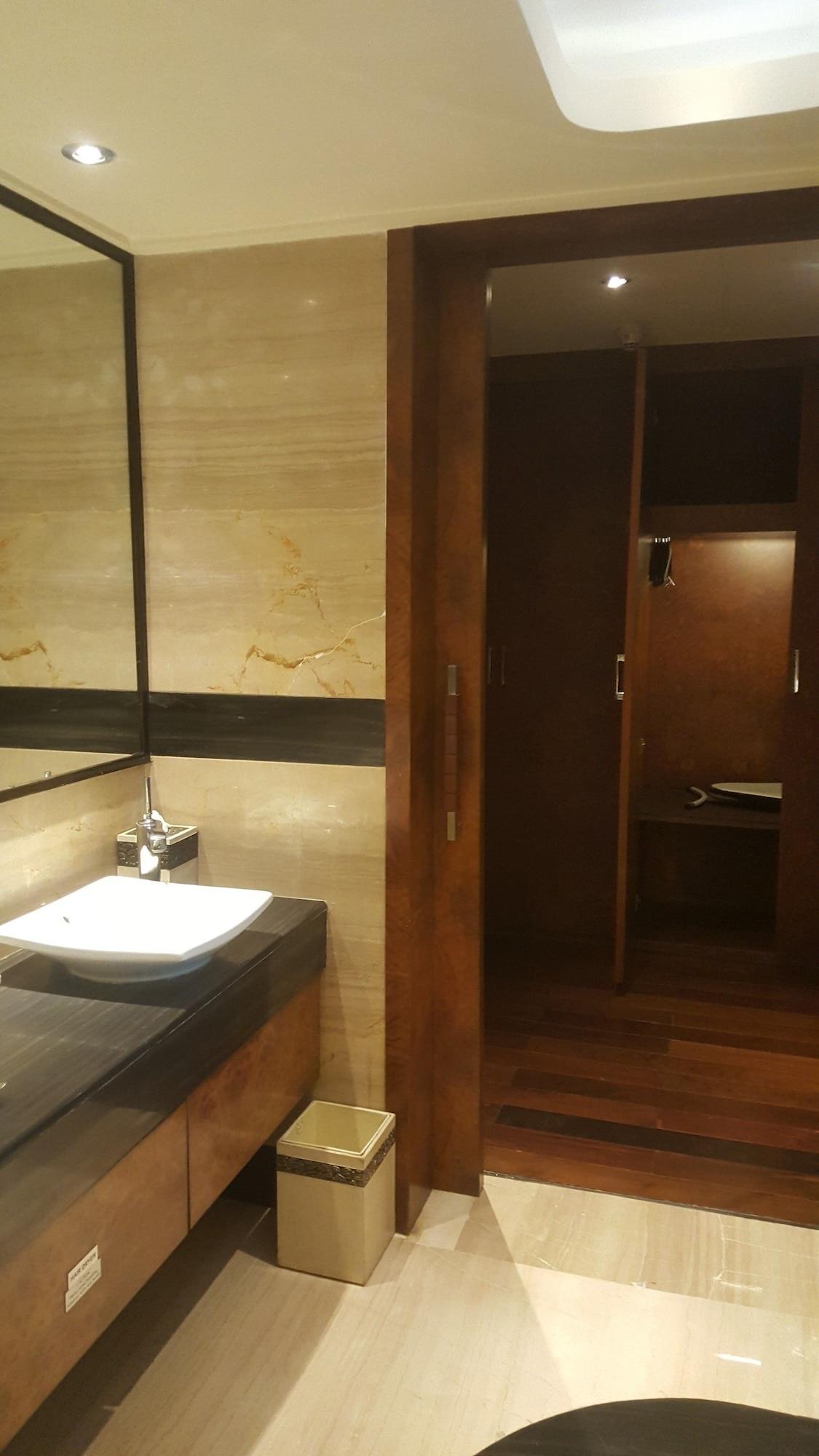 비반타 하이데라바드 베굼펫 호텔 외부 사진 Bathroom