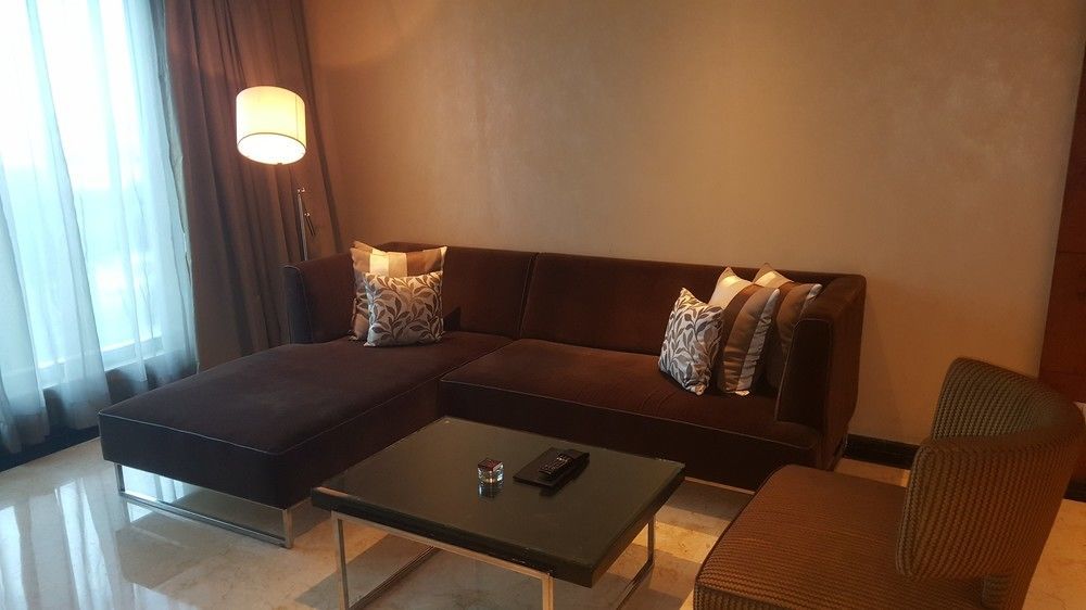 비반타 하이데라바드 베굼펫 호텔 외부 사진 A living room in a suite at the Ritz-Carlton, Kuala Lumpur